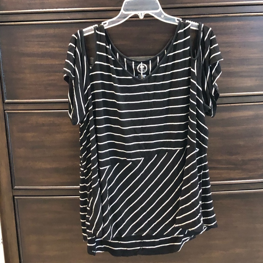 Maurice’s 24/7 cold shoulder top
